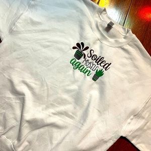 Embroidered Sweatshirt with plant designs for plantlovers